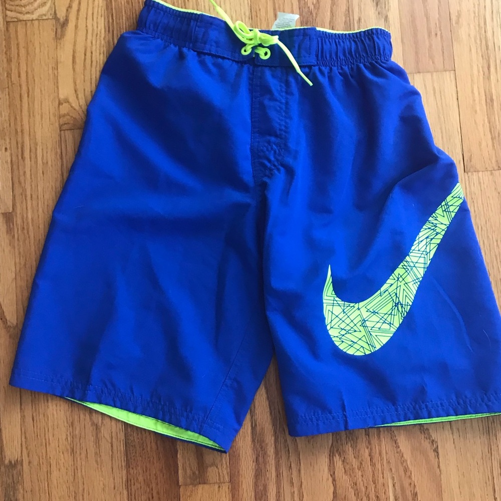 Nike bathing suit boys M. Excellent condition.